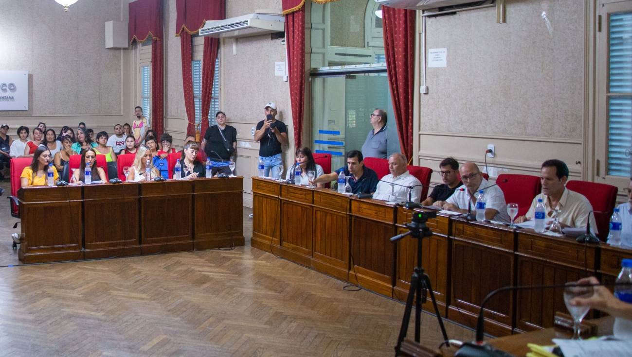 Barja : "Aprobamos herramientas para seguir trabajando por Campana y todos sus vecinos"