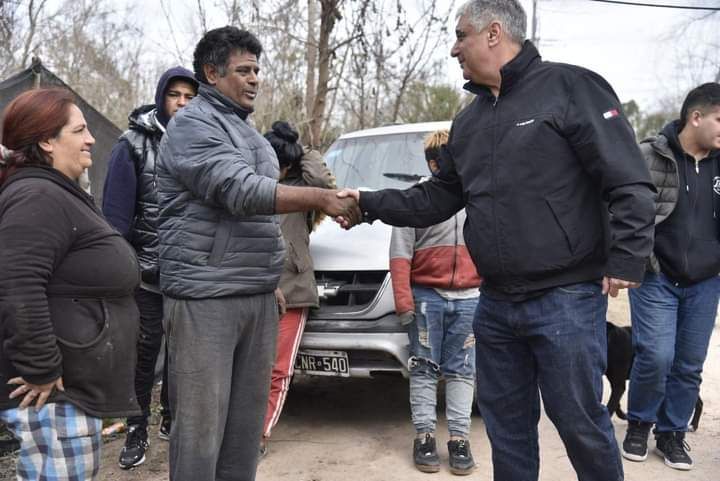 Carlos Ortega se reúne con vecinos del barrio San Cayetano y promete solucionar la falta de agua potable