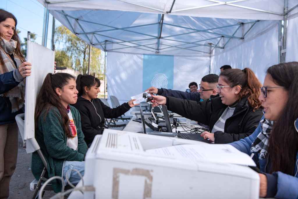 Impulsado por Kicillof más de 2 mil vecinos realizaron su trámite gratuito de DNI