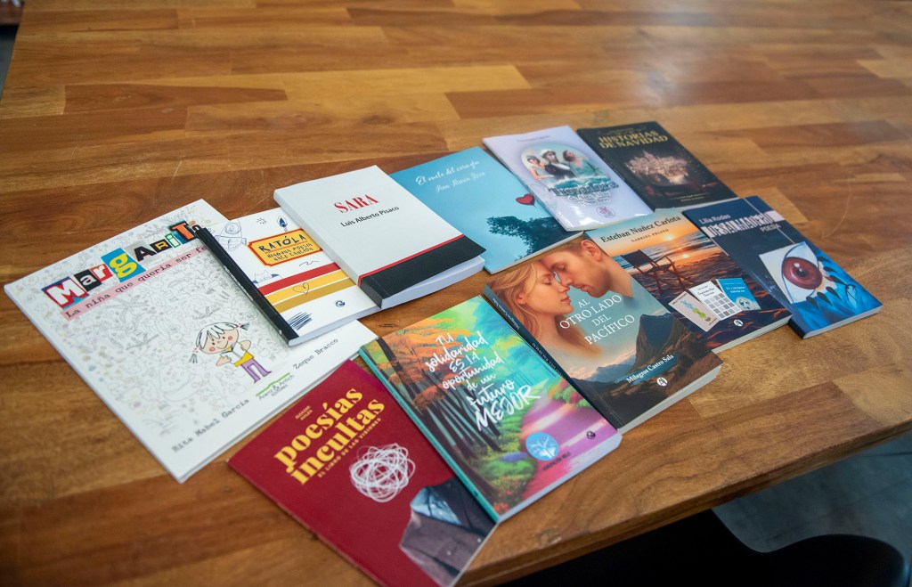 El H.C.D entregó más de 10 libros de autores locales a la Biblioteca Municipal