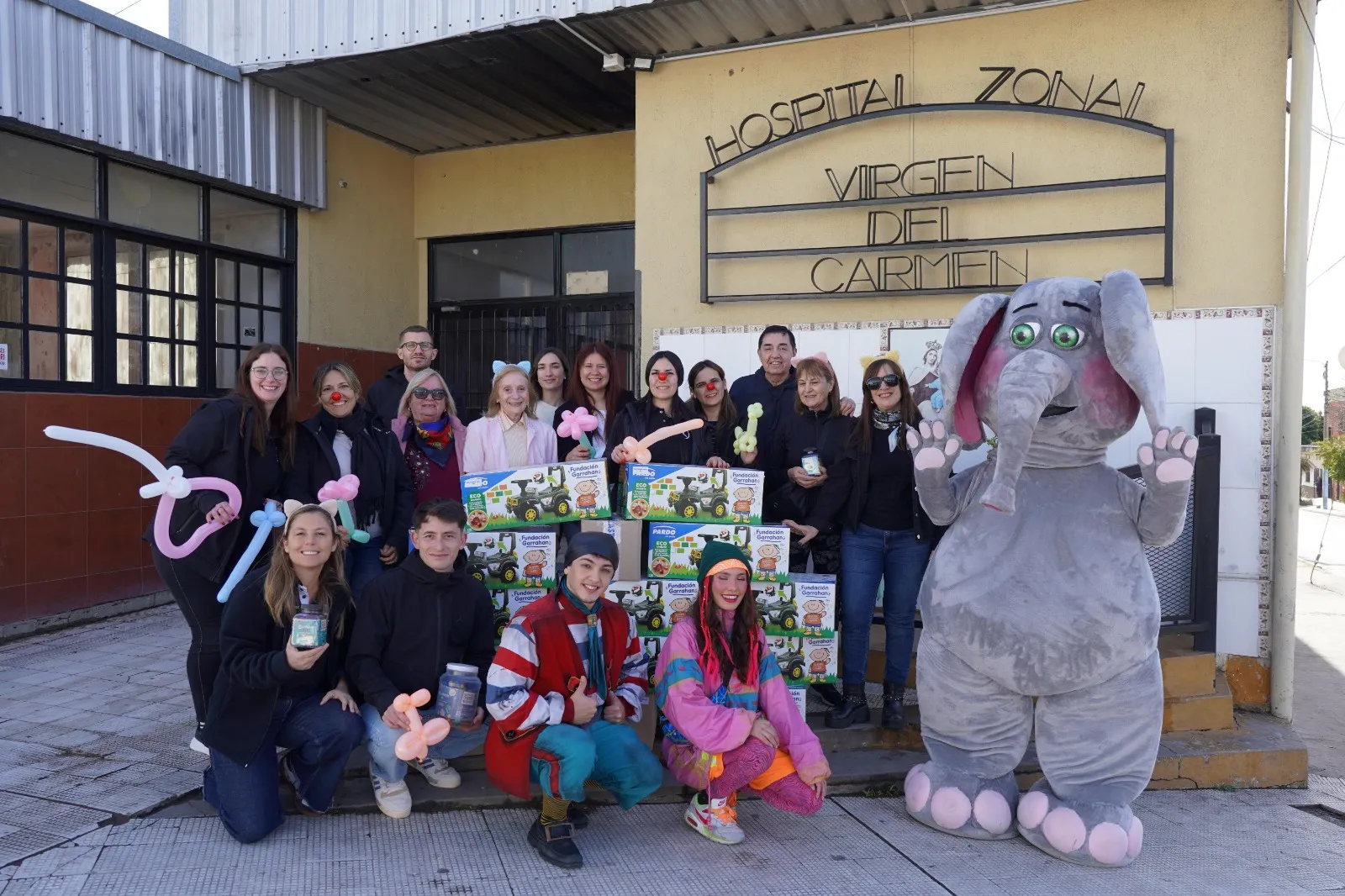 Mercedes-Benz Camiones y Buses junto al Hospital Zonal Virgen del Carmen de Zárate en el mes del niño
