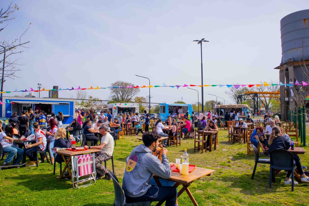 Cientos de familias celebraron la llegada de la primavera en la Costanera