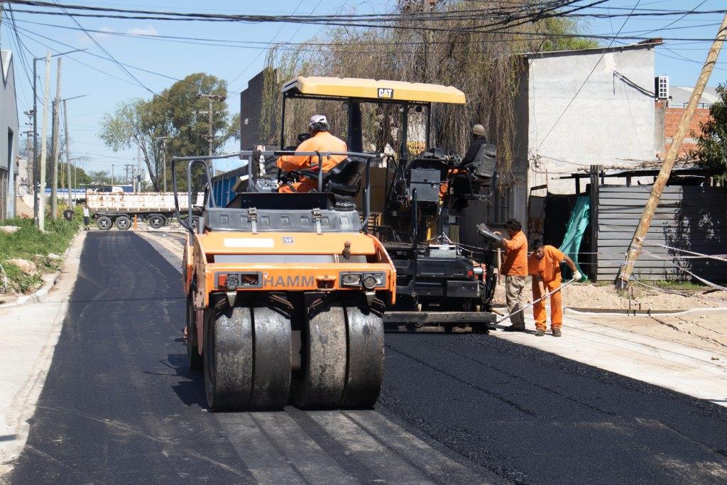 Con más calles de asfalto, continúa la transformación del barrio Romano