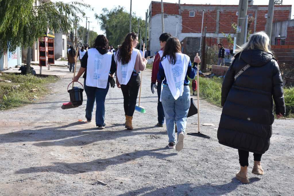 Provincia asistió en la limpieza y recuperación de hogares afectados por las inundaciones