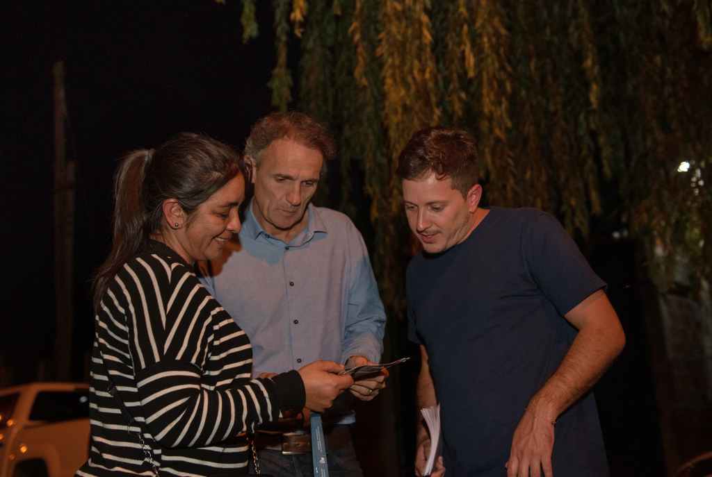El Ministro Katopodis visitó el barrio Las Acacias para informar el reinicio de las obras en la Av. Alfonsin