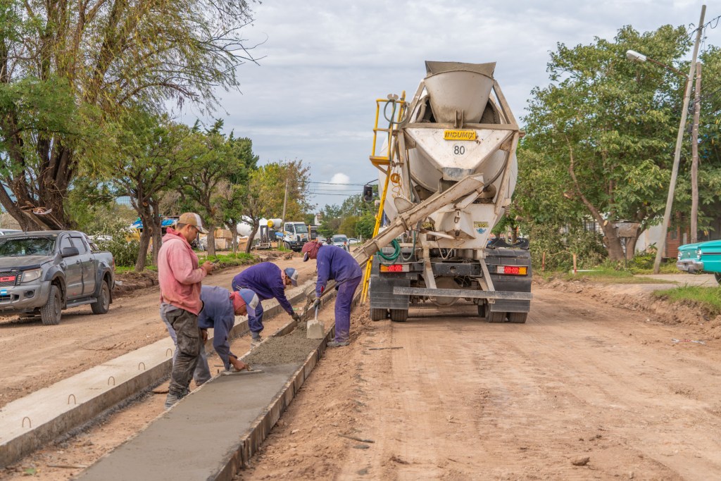 Abella supervisó el avance de la obra que transformará la calle José Ingenieros en una nueva avenida