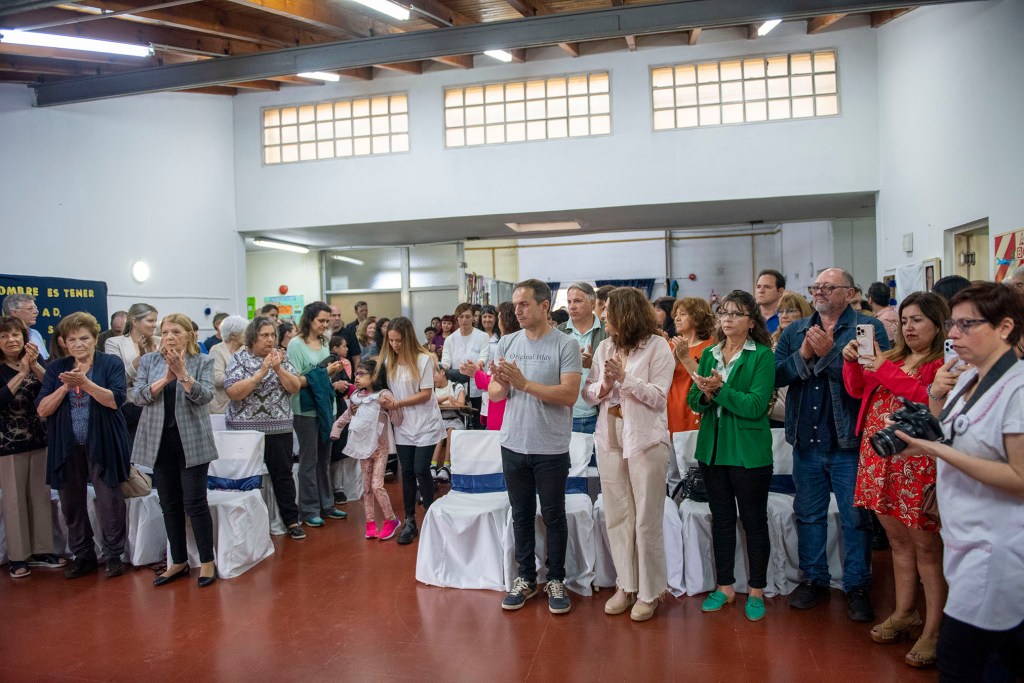 Abella acompañó el acto de imposición del nombre “Calixto Dellepiane” a la Escuela N° 502