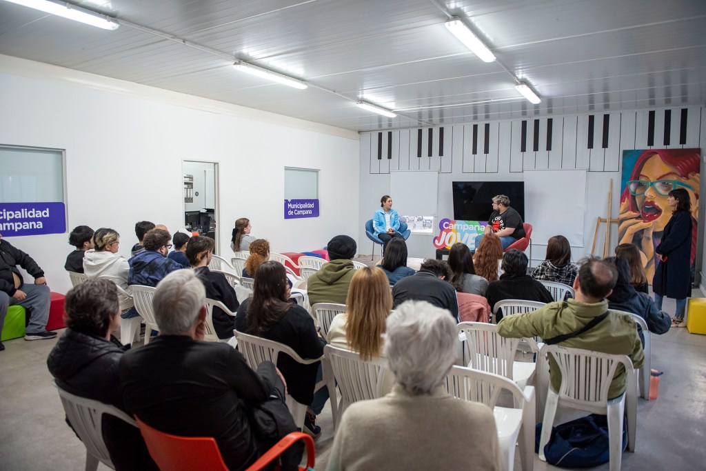 Agostina Hein brindó una charla insipiracional a jóvenes de la ciudad