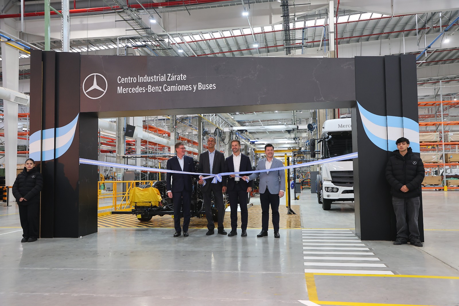 Mercedes-Benz Camiones y Buses Argentina inauguró el Centro Industrial Zárate