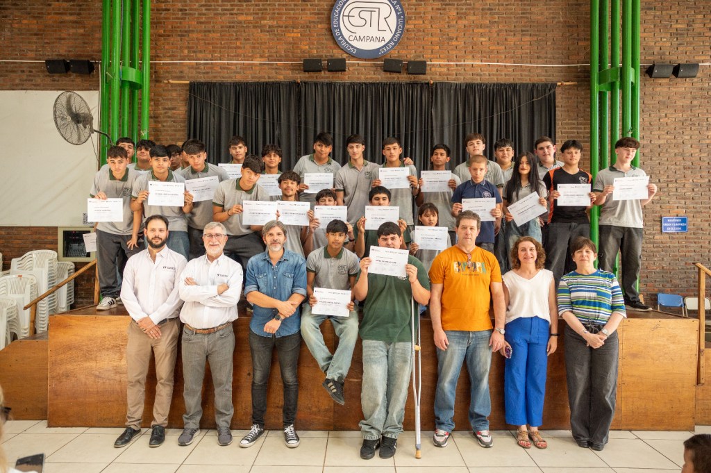 Tenaris y la Escuela Técnica Roberto Rocca certificaron a 65 estudiantes en automatización industrial