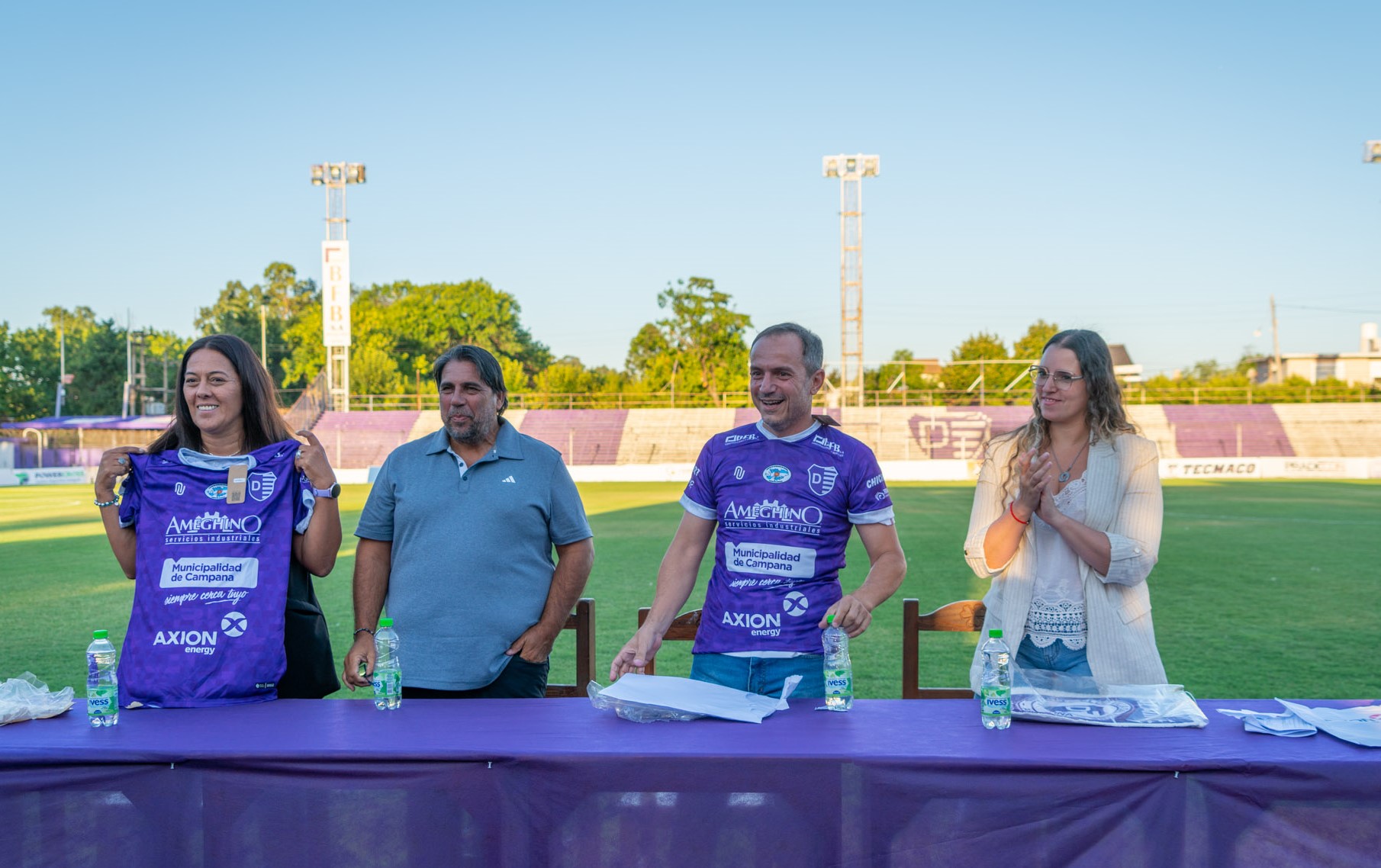 Abella fue reconocido por Villa Dálmine en la presentación de la nueva camiseta