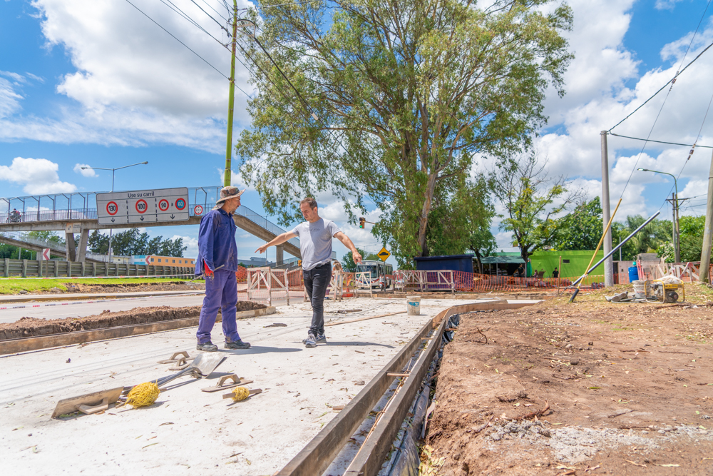 Abella supervisó el hormigonado del nuevo acceso a Ariel del Plata