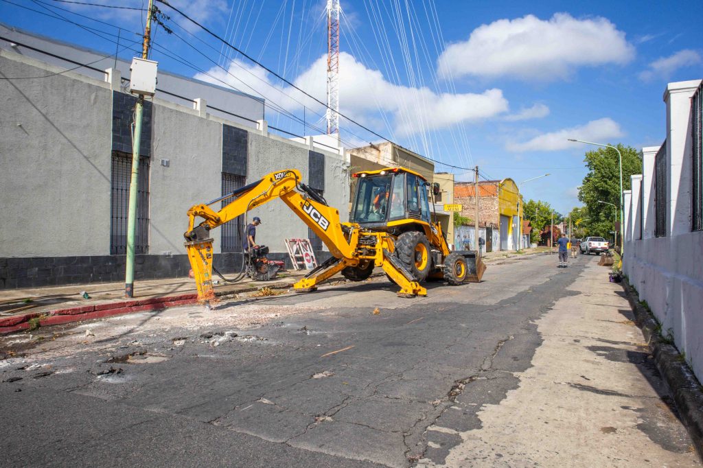 El Plan de Bacheo Urbano de Hormigón también se ejecuta sobre la calle Alem