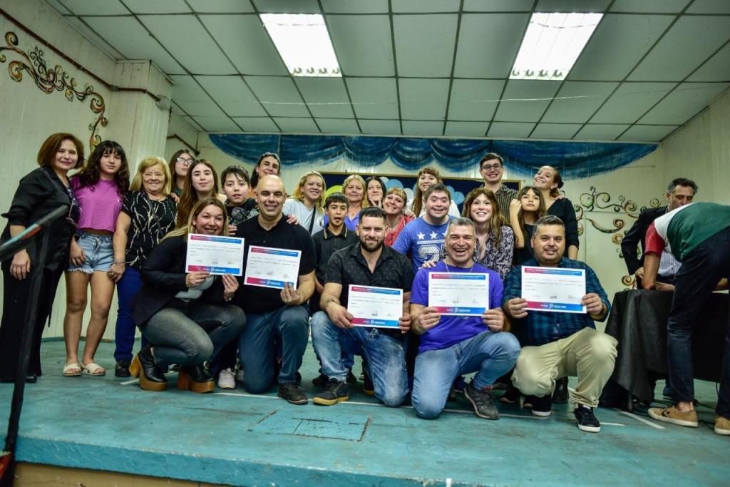 Entrega de diplomas a 53 campanenses del Plan Fines