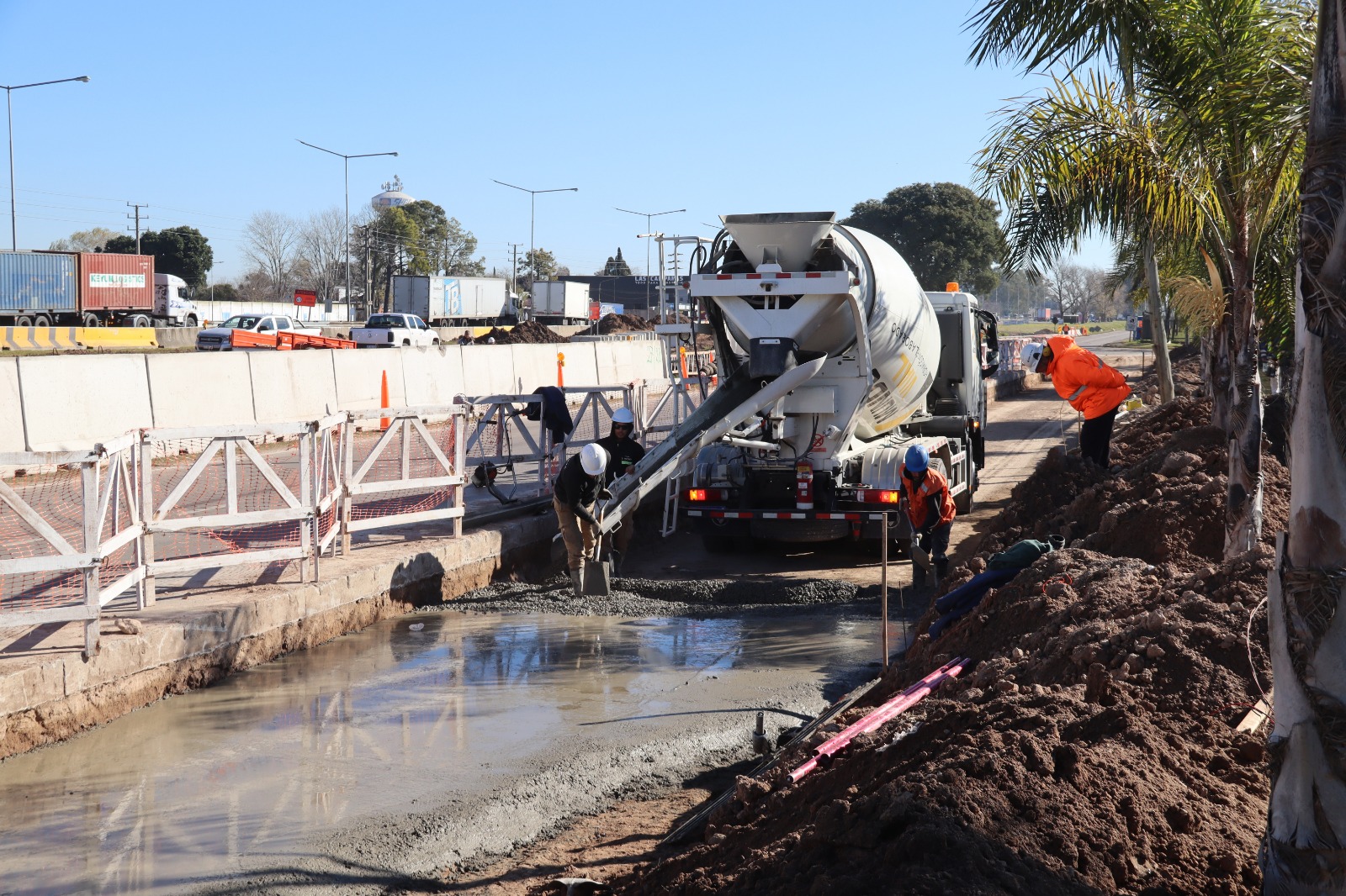 Comenzó el hormigonado de la dársena de acceso directo al Parque Industrial Campana
