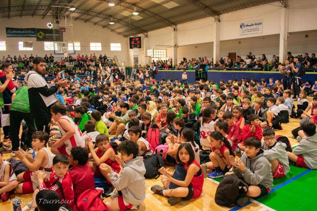 El Encuentro de Mini Básquetbol “Juan Tello” volvió a brillar en el Club Ciudad de Campana