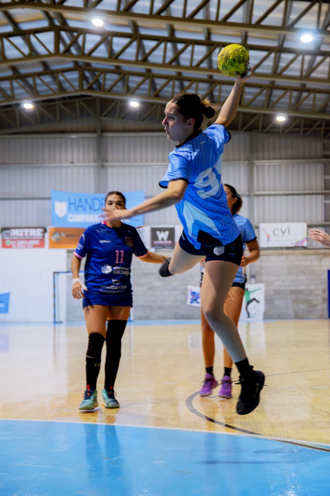 Handball Femenino - el Boat lo dio vuelta ante Don Bosco y debutó con un triunfo 25-24
