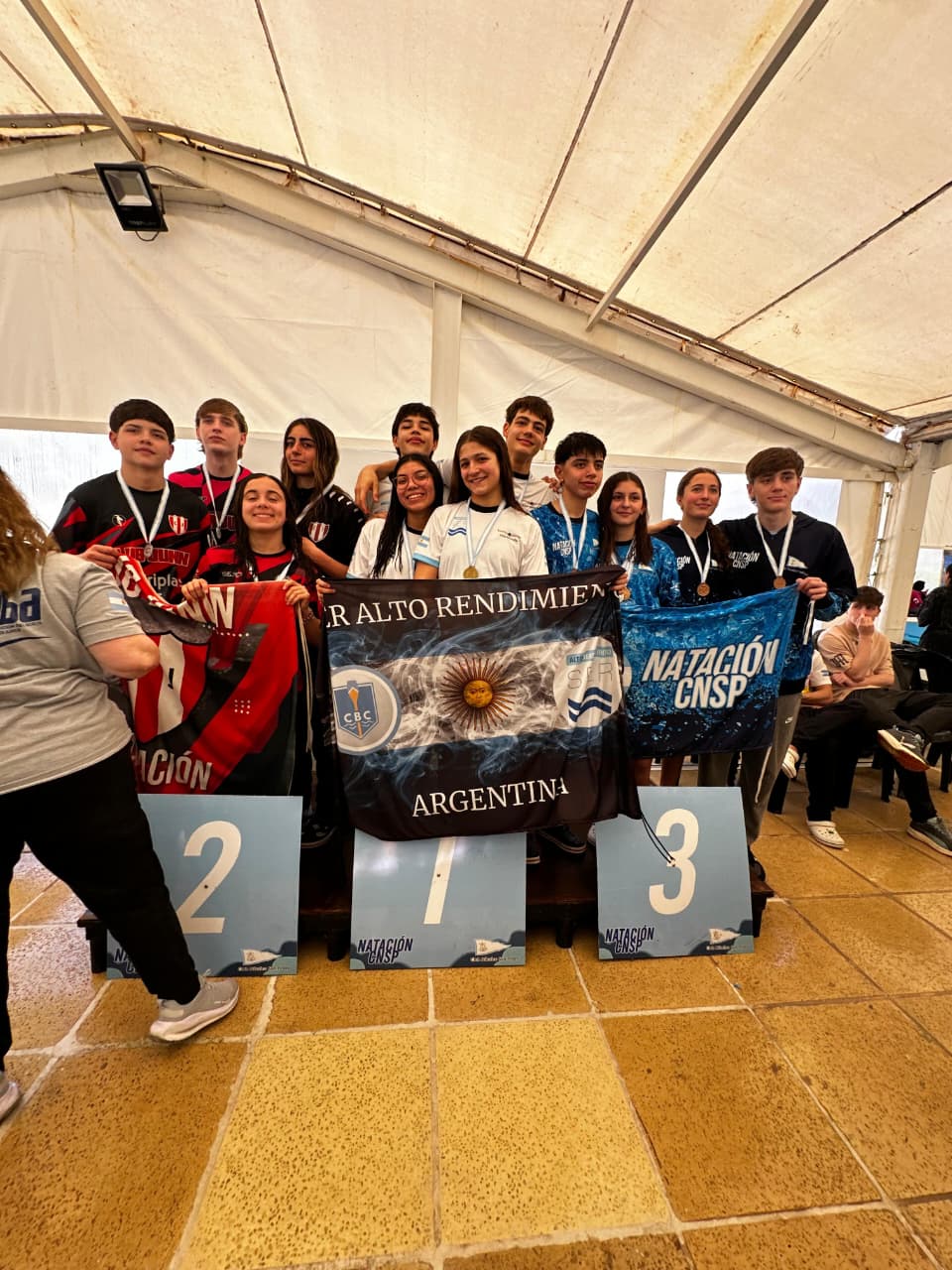 NATACIÓN DOBLE RÉCORD PARA EL BOAT EN EL INICIO DEL CLAUSURA