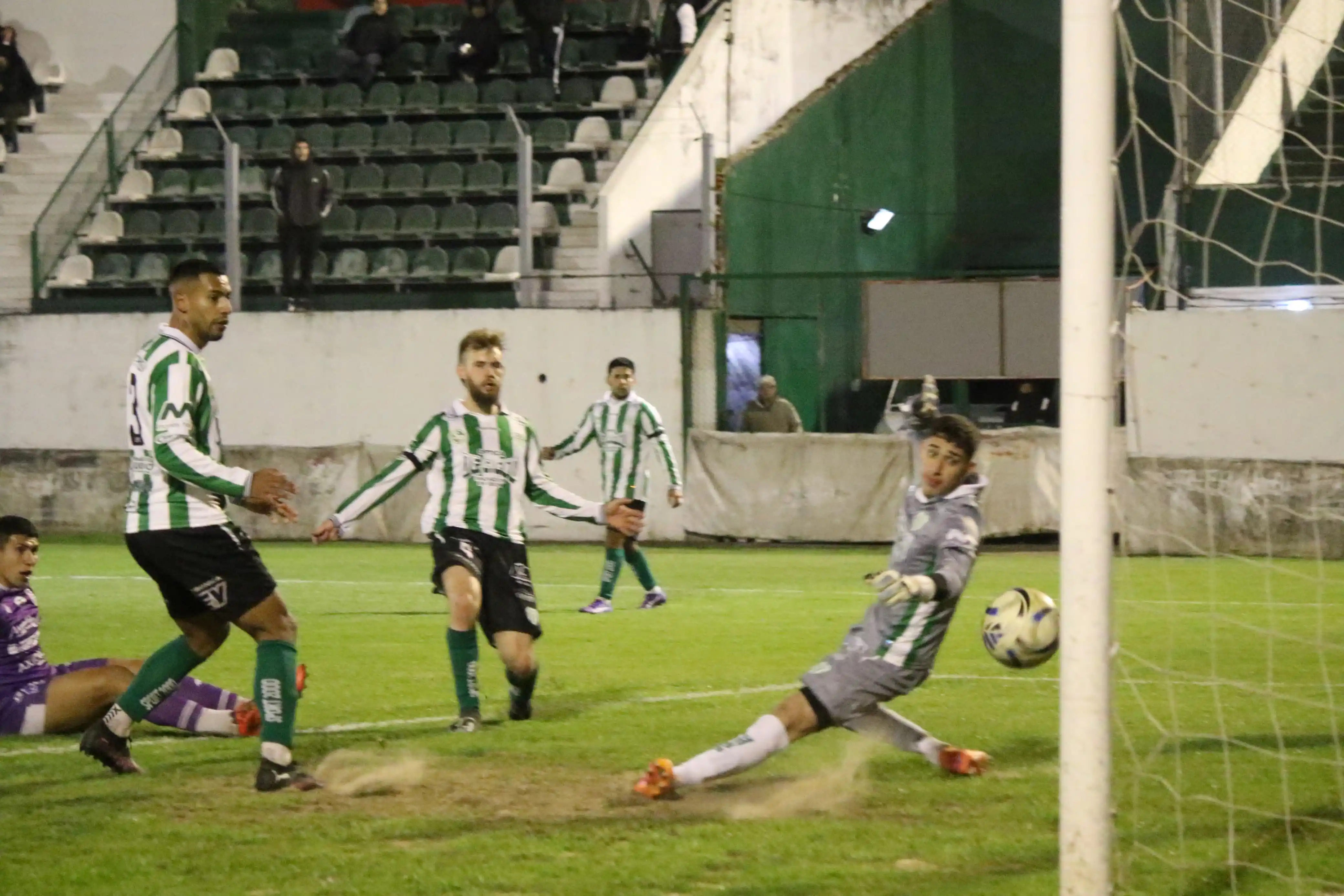 Villa Dálmine fue muy efectivo y se llevó la victoria