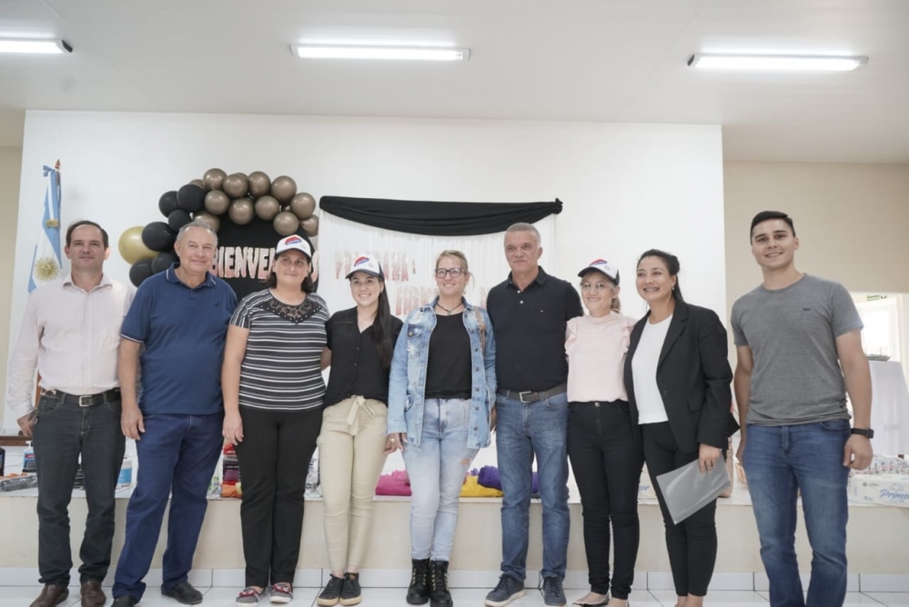 Carlos Arce acompañó la entrega de insumos a familias emprendedoras de San Antonio