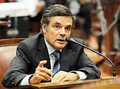 EL HOMBRE QUE TRANSFORMÓ LA POLÍTICA