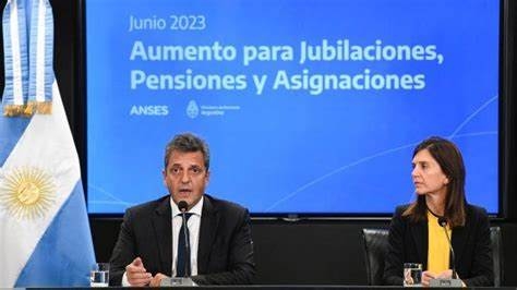 Jubilaciones: Sergio Massa y Fernanda Raverta anunciaron aumento del 20,92% y bonos de refuerzo