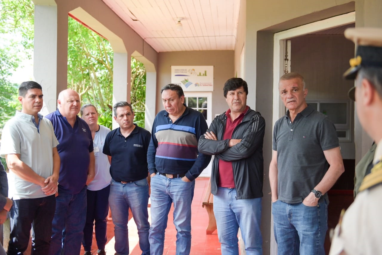 Fernando Meza recorrió El Soberbio y acompañó a las familias evacuadas