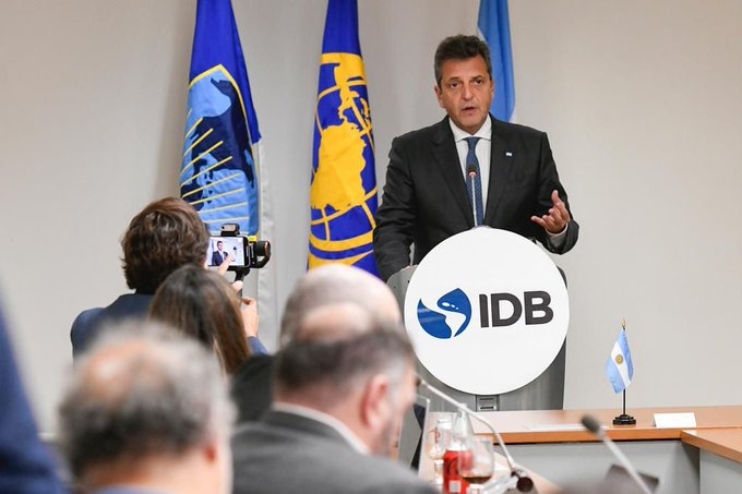 Massa confirmó financiamiento adicional de US$1300 millones del BID y Banco Mundial hasta fin de año