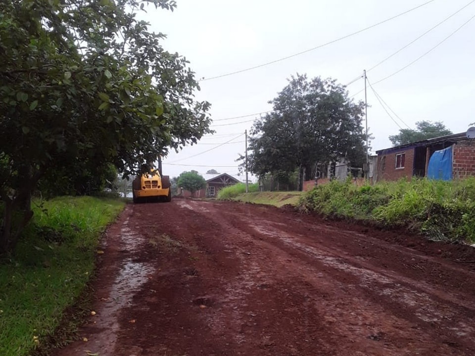 Eldorado: Arreglo y mantenimiento de caminos terrados