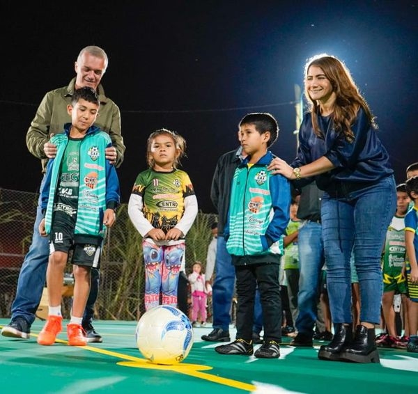 Puerto Rico: Carlos Arce participó de la inauguración del playón deportivo de B° Fátima.