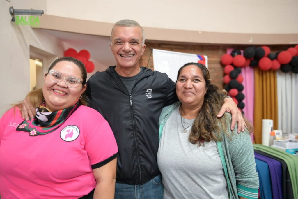 TREINTA EMPRENDEDORES DE POSADAS Y CANDELARIA RECIBIERON INSUMOS Y MATERIAL DE TRABAJO
