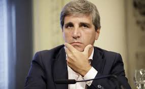 Luis Caputo anunció las primeras medidas del Plan Motosierra: el dólar oficial pasará a cotizar 800 pesos
