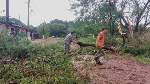 Eldorado: Asistencia a vecinos afectados por el temporal