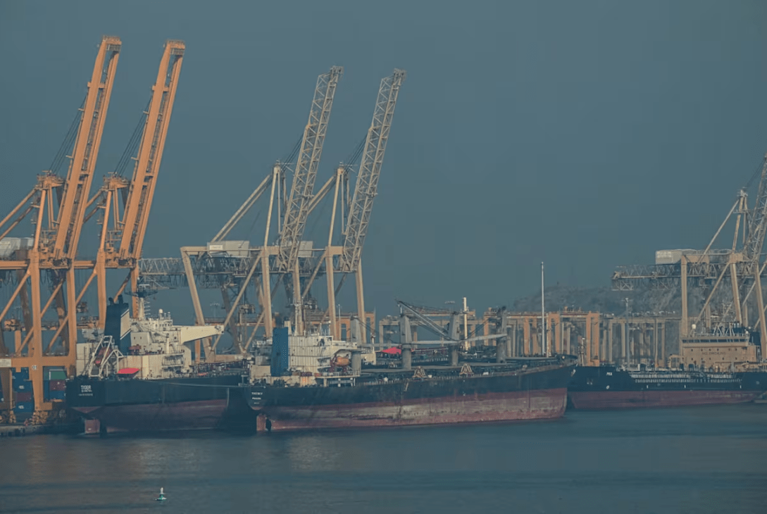Irán amenaza con atacar buques en el estrecho de Ormuz y escala la tensión global