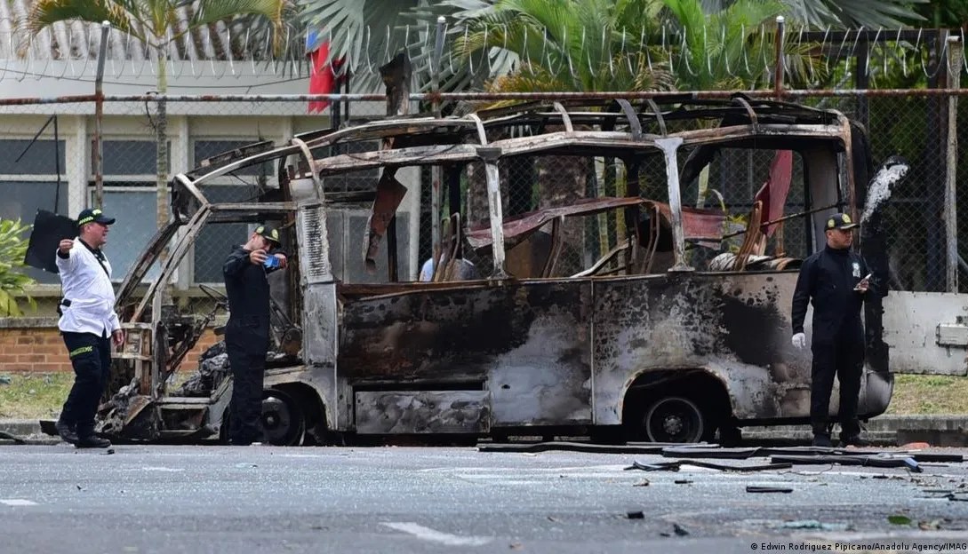 TERROR EN COLOMBIA: atentado deja muertos y decenas de heridos en plena ruta