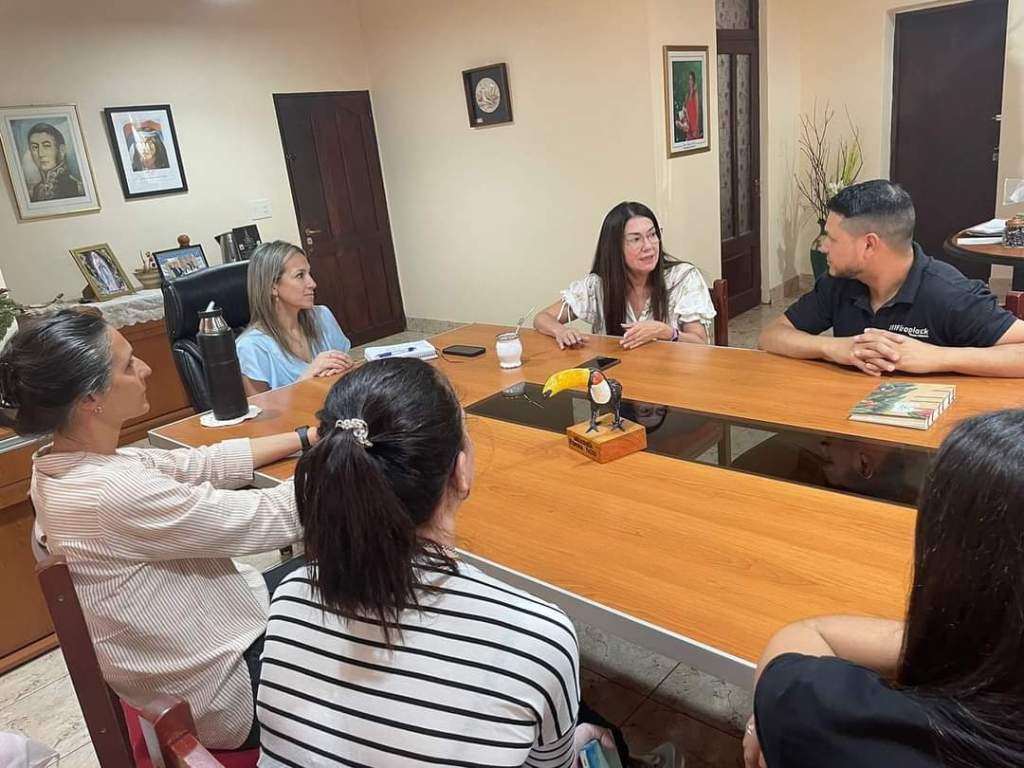 Wanda: Romina Faccio se reunió con la ministra Liliana Rodríguez, realizaron visitas a emprendedores.