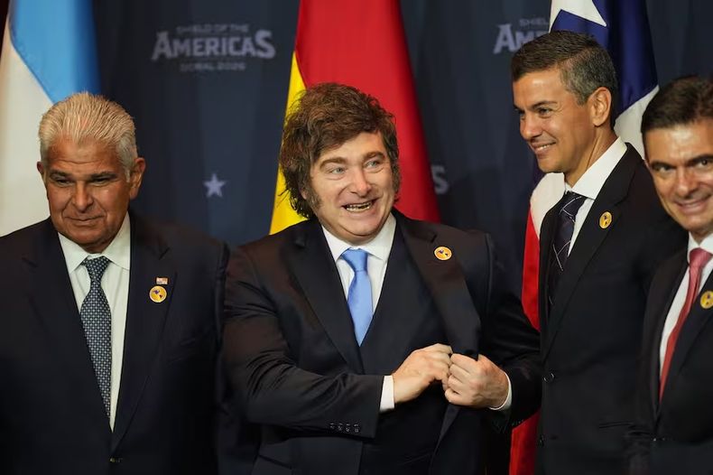 MILEI ANOTÓ A ARGENTINA EN EL “ESCUDO DE LAS AMÉRICAS” Y SE LLEVÓ UNA LAPICERA DE TRUMP