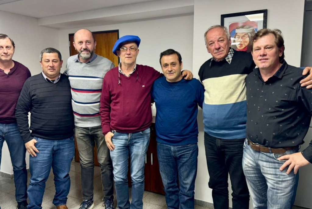 Herrera Ahuad mantuvo encuentro estratégico con yerbateros y madereros