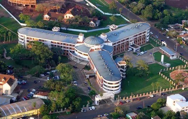 Misiones cuida a quienes cuidan: mantiene su sistema de residencias médicas frente a la reforma nacional