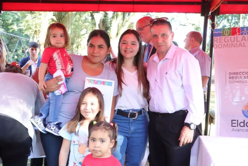 Eldorado: Entrega de Cesiones de Derechos Dominales