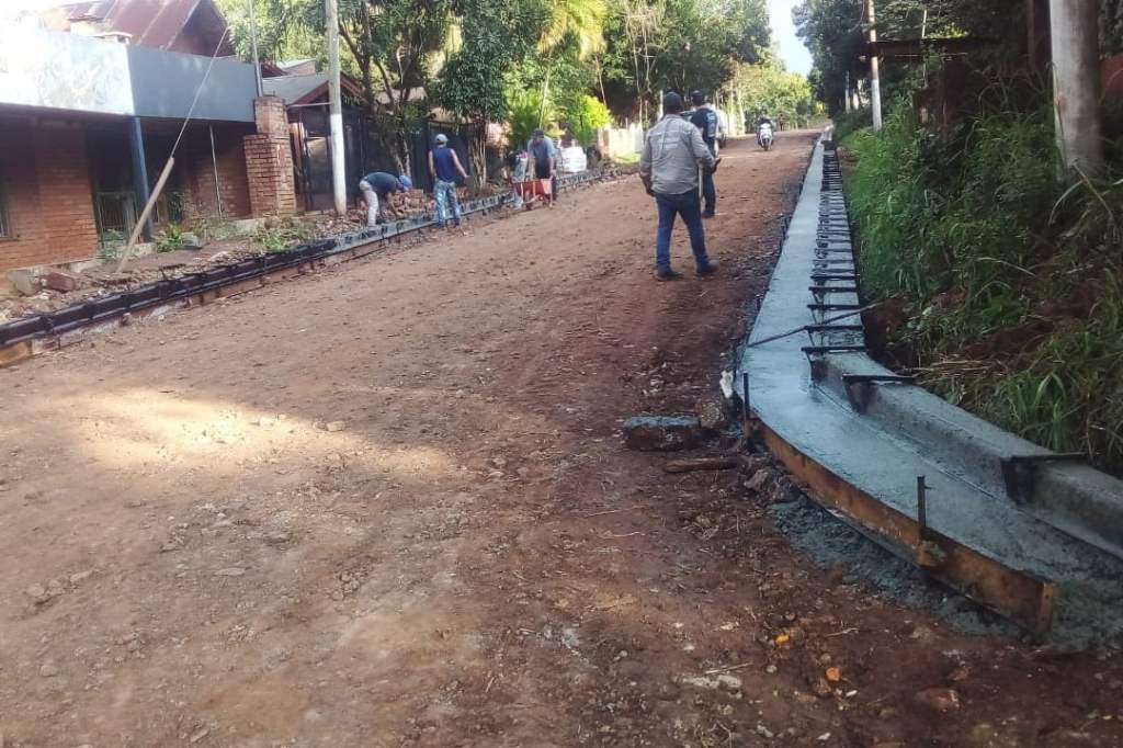 Eldorado: Avanzan las obras de Cordón Cuneta en los barrios