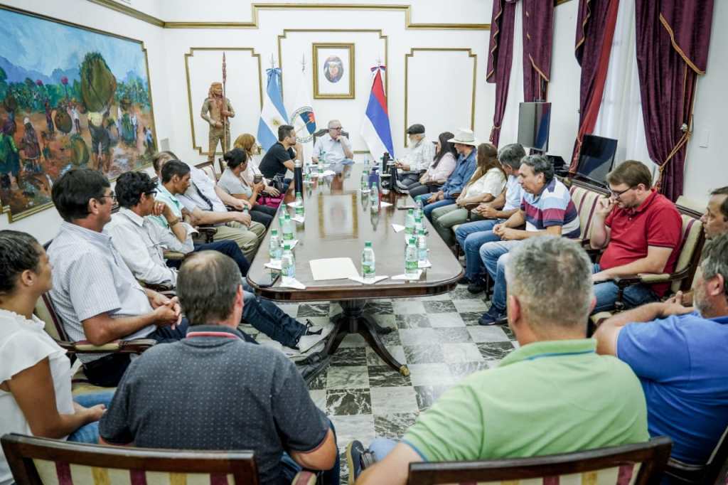 Misiones comprometida con la situación de los yerbateros