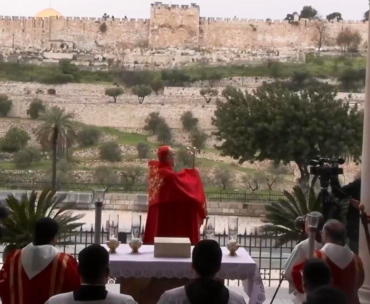 Jerusalén: el cardenal Pierbattista Pizzaballa bendijo la ciudad tras ser impedido de ingresar al Santo Sepulcro