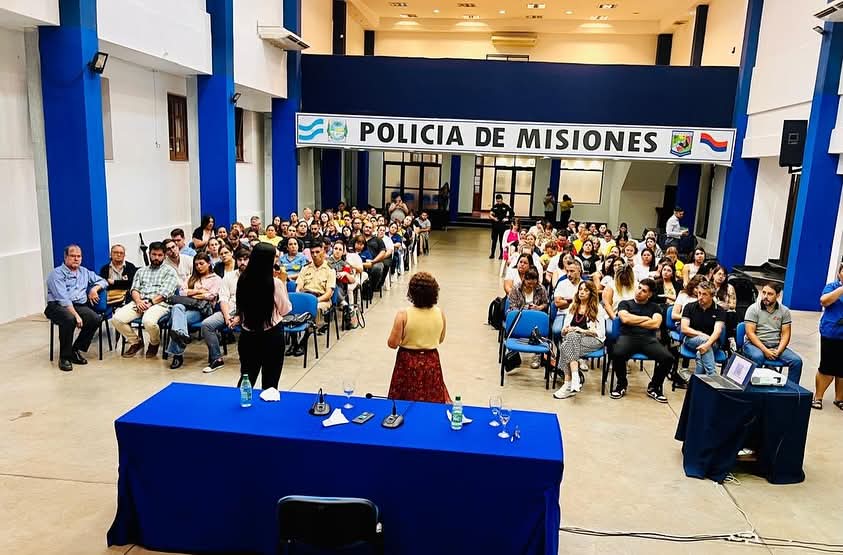 COMISIÓN PARA EL ABORDAJE INTEGRAL DEL SUICIDIO: OPERADORES COMUNITARIOS SE CAPACITARON EN EL TEMA