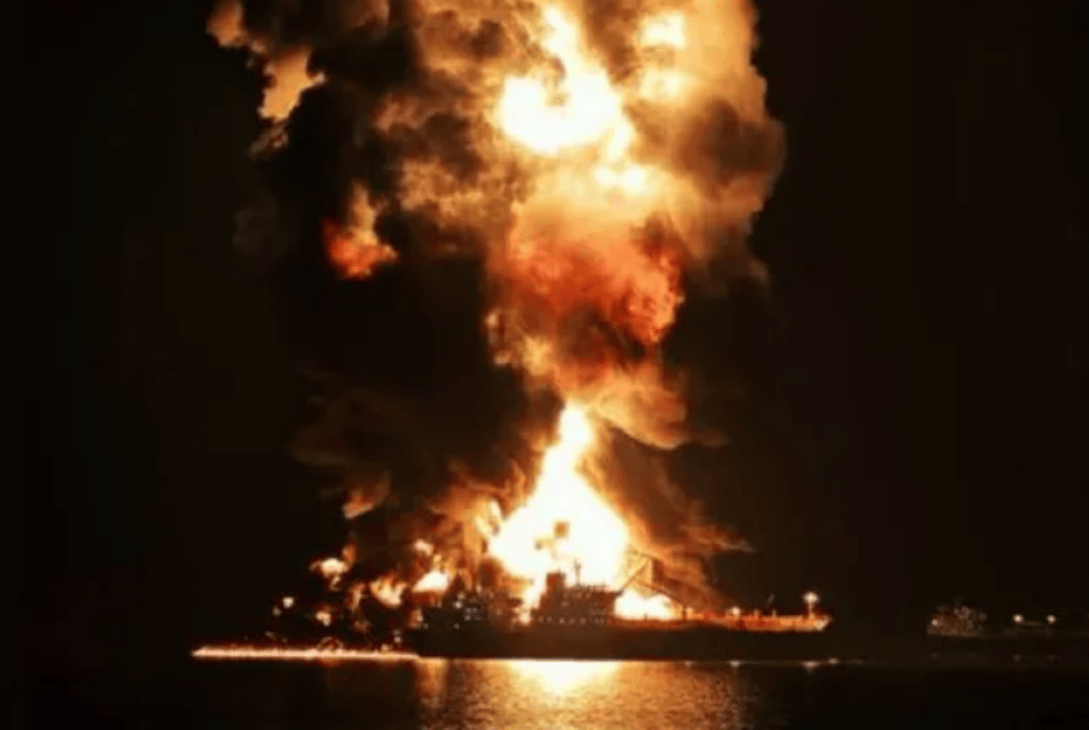 Alerta mundial: Bombardean petroleros frente a Irak y el barril de crudo perfora el techo de los 100 dólares
