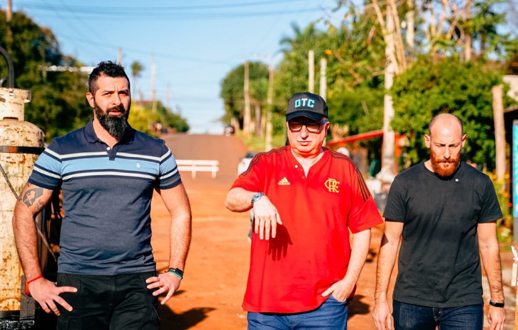 EL GOBERNADOR INSPECCIONÓ AVANCES EN OBRAS CLAVES PARA EL BARRIO TRES ESQUINAS DE OBERÁ