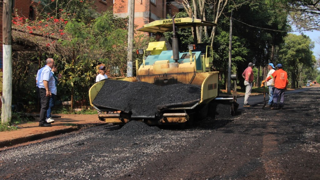 Eldorado: Finalización del asfaltado sobre la calle Agrimensor Pomar.