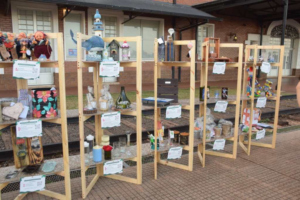 POSADAS: MÁS DE UNA VEINTENA DE EMPRENDEDORES DE LA ECONOMÍA CIRCULAR EXPONEN SUS PRODUCTOS EN LA COSTANERA
