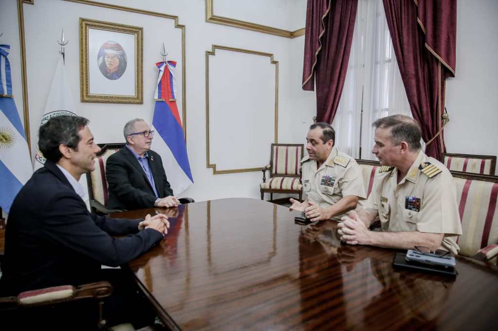 PASSALACQUA RECIBIÓ A LAS NUEVAS AUTORIDADES DE LA PREFECTURA NAVAL ARGENTINA CON QUIENES TRABAJARÁ PARA REFORZAR LA SEGURIDAD EN MISIONES