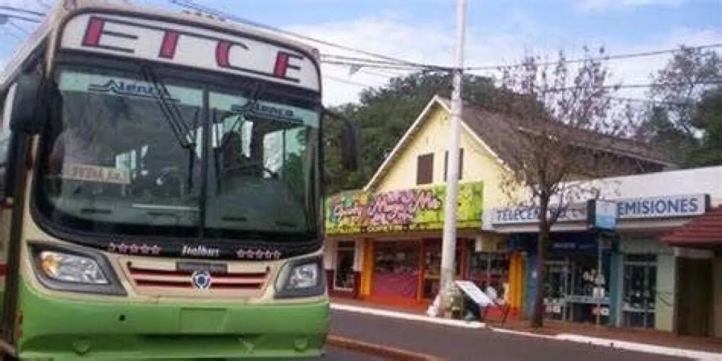 Paro indefinido de choferes en Eldorado: denuncian falta de pago de sueldos